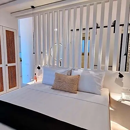 Agada & Adults Only 4*